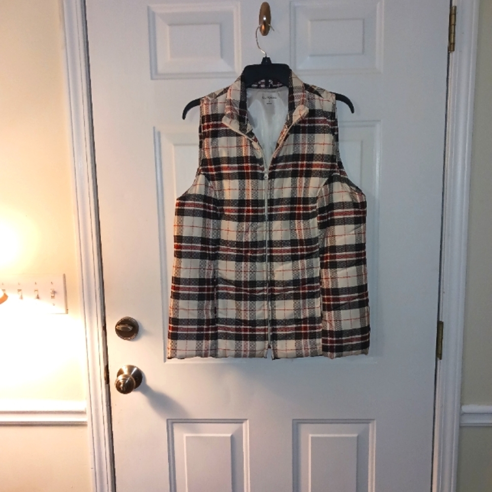 Kim Roger's Women's Black, white, and red check design Vest. Size L